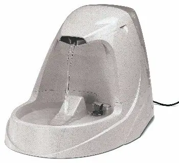petsafe platinum drinking fountain in action