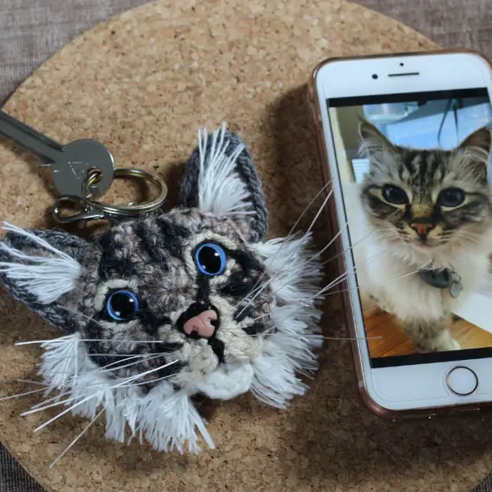 crocheted cat keyring